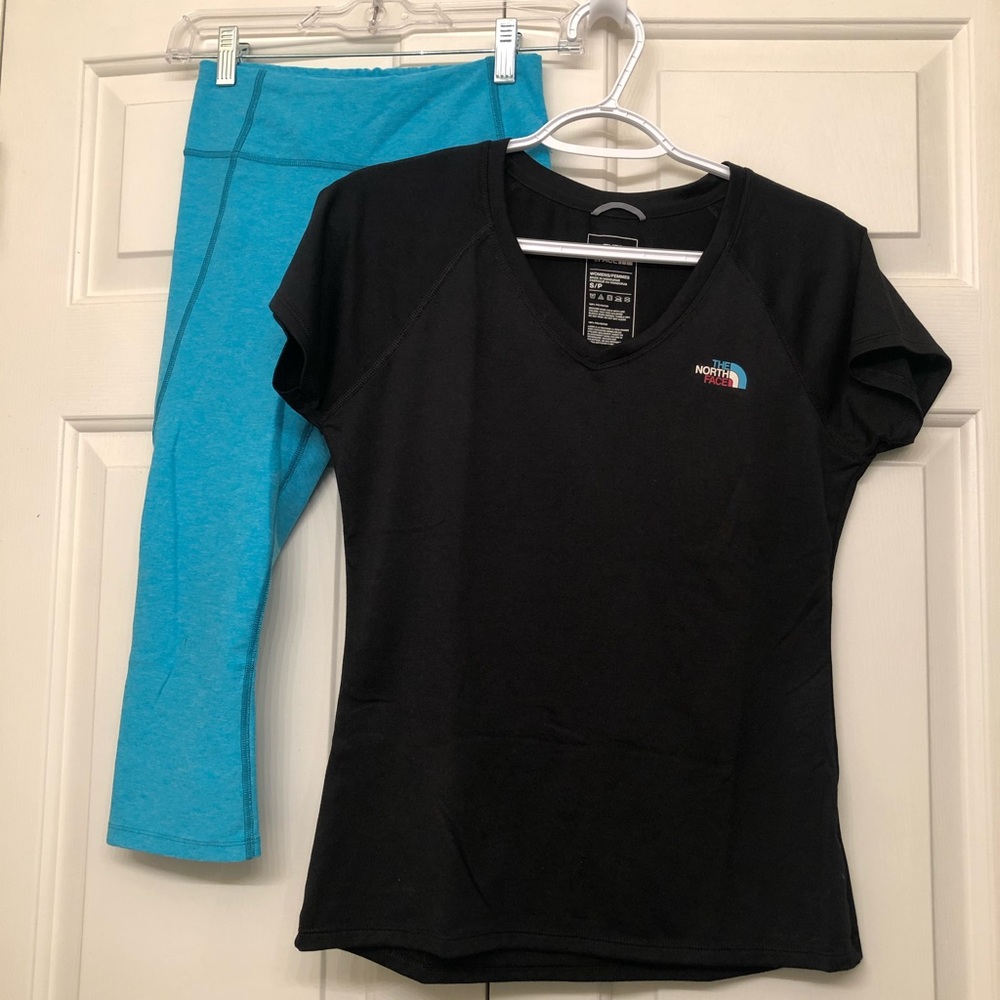The North Face v-neck T-shirt and crop leggings
